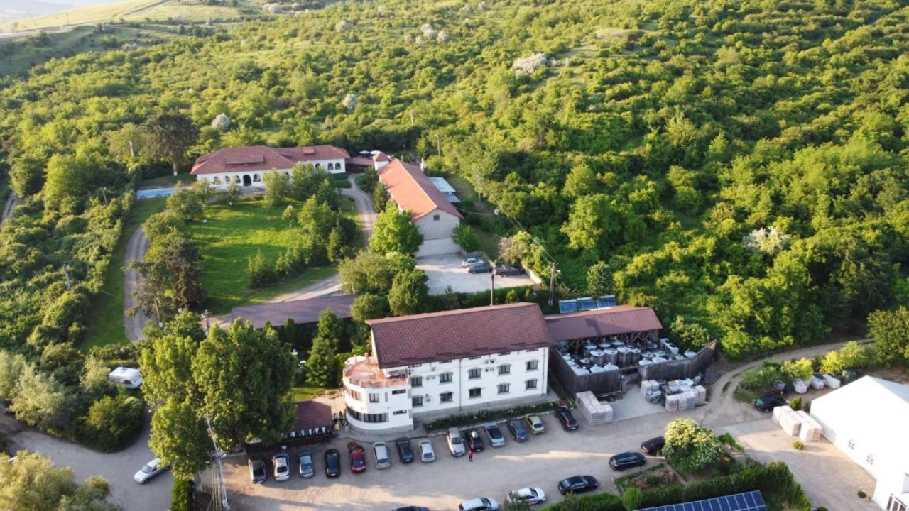 Casa Colinelor Hotel Urlati Exterior foto
